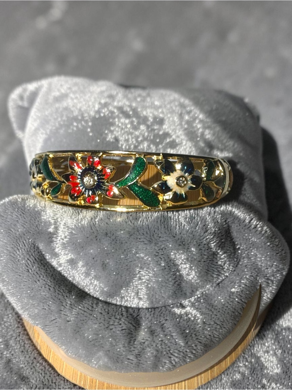 Vintage Multicolor Floral Cloisonné Enamel Hinged Bangle Gold Tone Bracelet - Picture 4 of 7